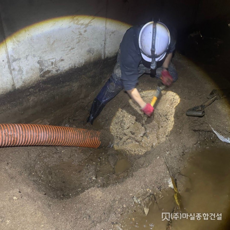 비만 오면 차오르는 배수관 역류 원인, 10년 경력 준설업체가 해결한 공사 일지 현장 사진 2