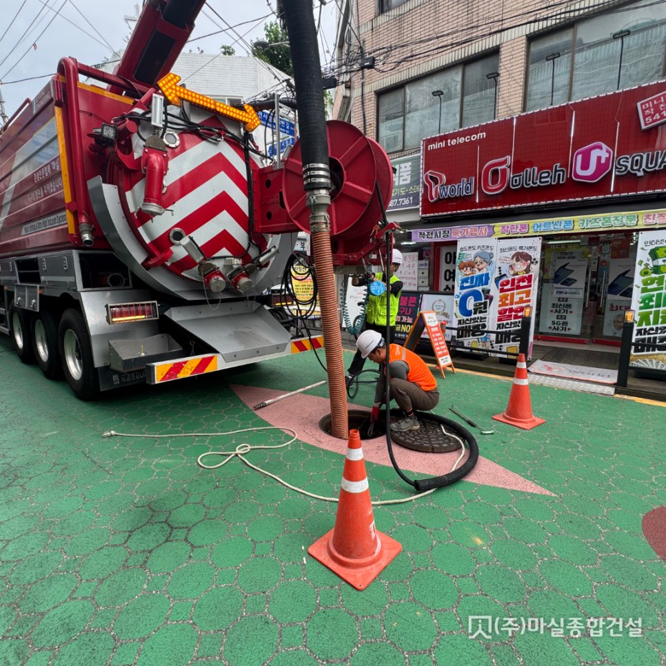 하수도준설 암석화된 슬러지 파쇄부터 준설토 반출까지, 막힘 현장 단계별 공정 기록 현장 사진 3