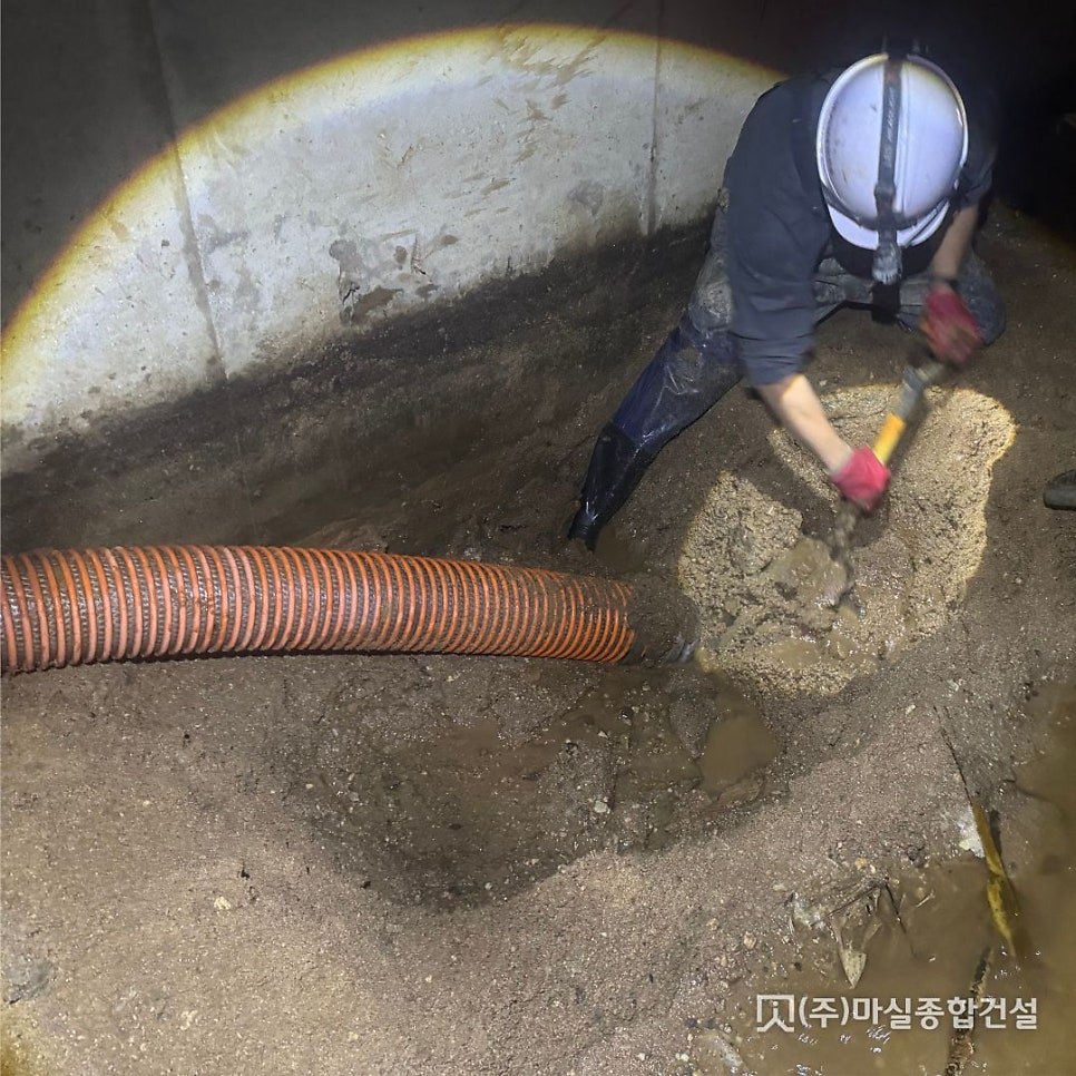 인천준설업체 오수관로준설 역류 직전 도달한 현장 고압 세척 리포트 현장 사진 2