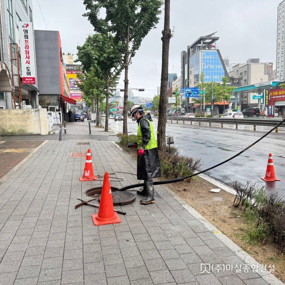 충주준설업체 하수도준설 장마철 침수 위험 막아선 고압 제트 세정 시공기 현장 사진 3